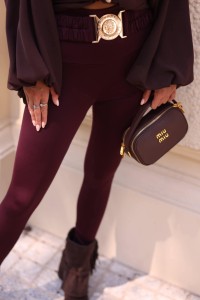 Legginsy La Diva klamra Lew bordowe tył gładki 